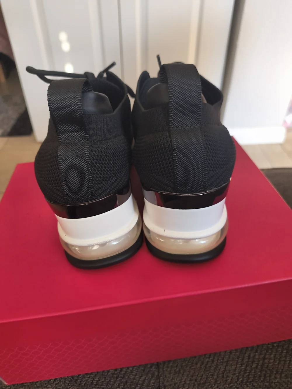 Steve Madden breathable black
